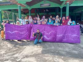 Pelatihan Batik Jumput Tingkatkan Kreativitas & Ekonomi Ibu-Ibu di Pengkol